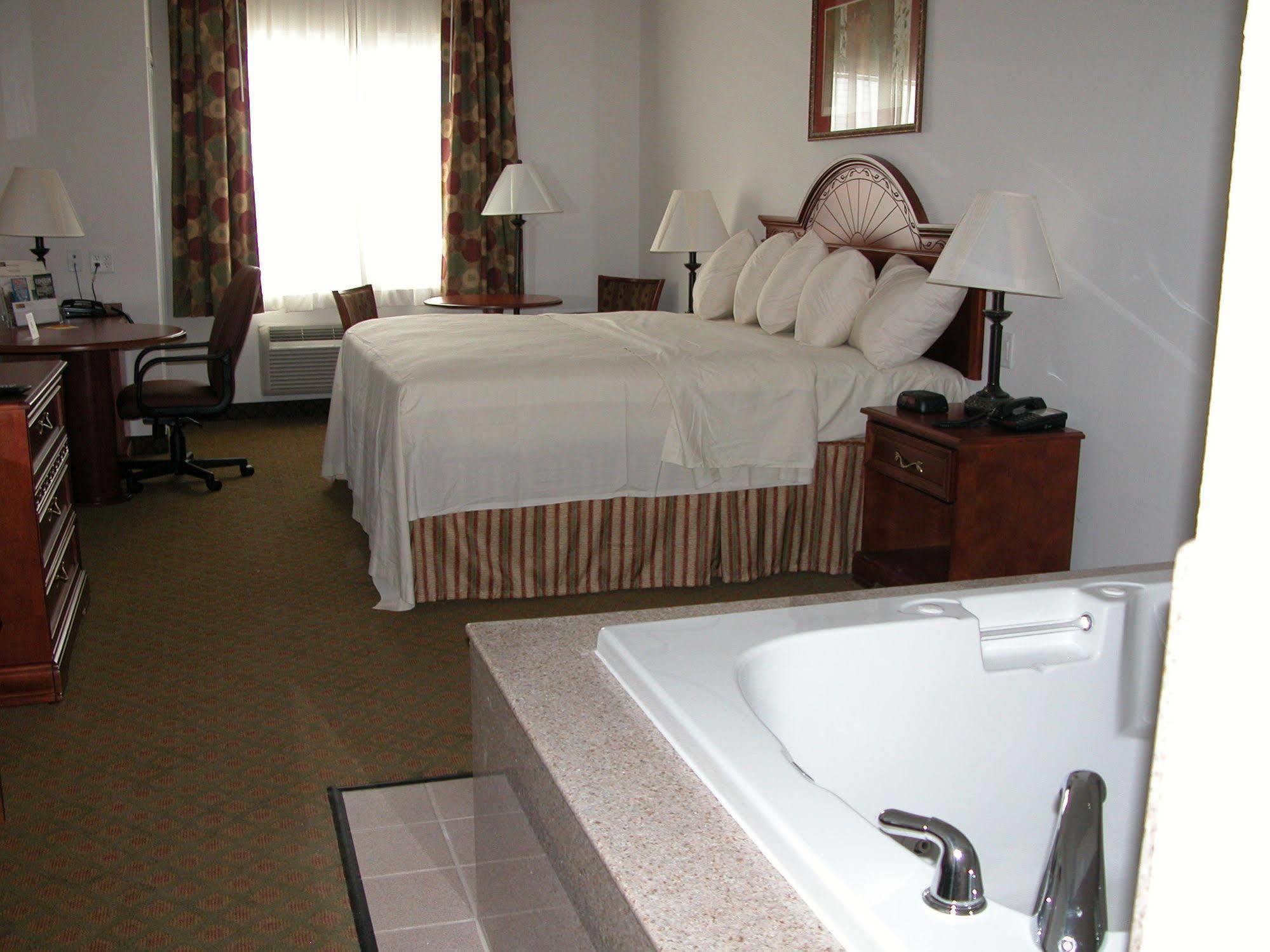 Budget Host Inn And Suites 캐머런 외부 사진