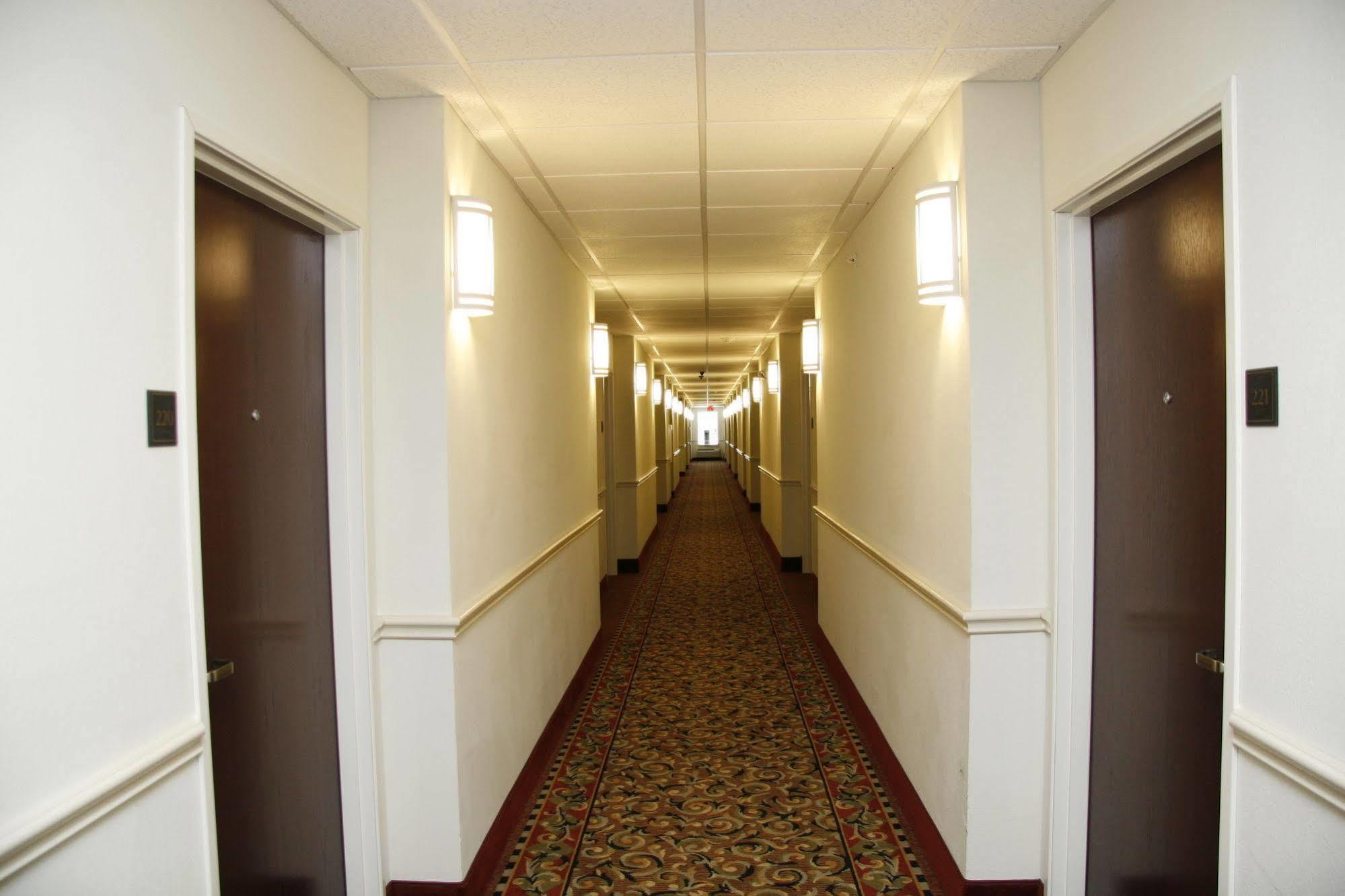 Budget Host Inn And Suites 캐머런 외부 사진